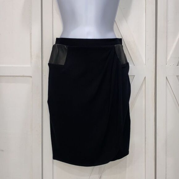 David Lerner Black Faux Leather Trim Skirt Size Small - Picture 1 of 12